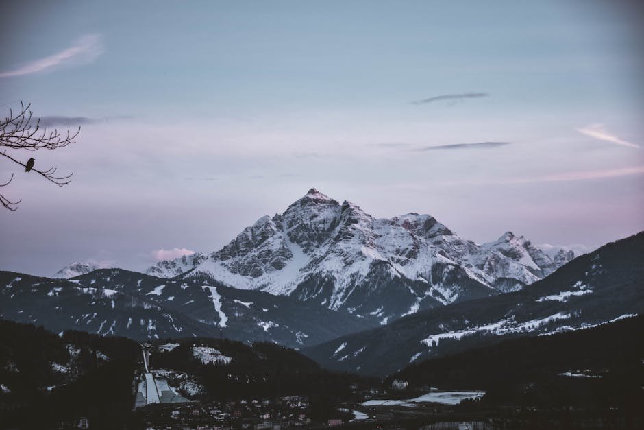 Snow Mountains - Majestic snow-capped mountains in Innsbruck, Aus #1054164