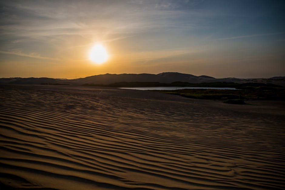 Desert Wilderness - Captivating sunset over desert dunes in Perú, sh #7333036